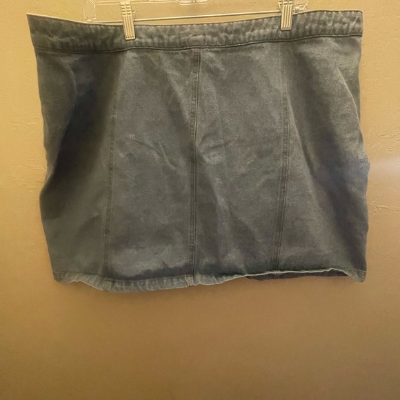 Forever 21 Light Blue Button-Up Mini Skirt Juniors Size 3X - Picture 2 of 3